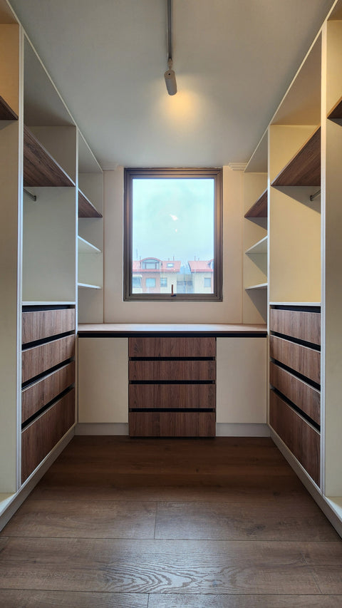 Walking Closet