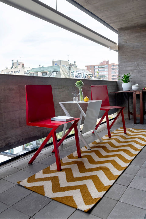 Mesa Pliego en acero con vidrio templado, estilo minimalista.