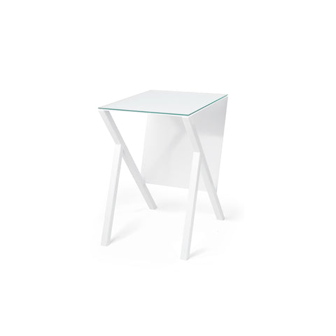 Mesa Pliego en acero con vidrio templado, estilo minimalista.